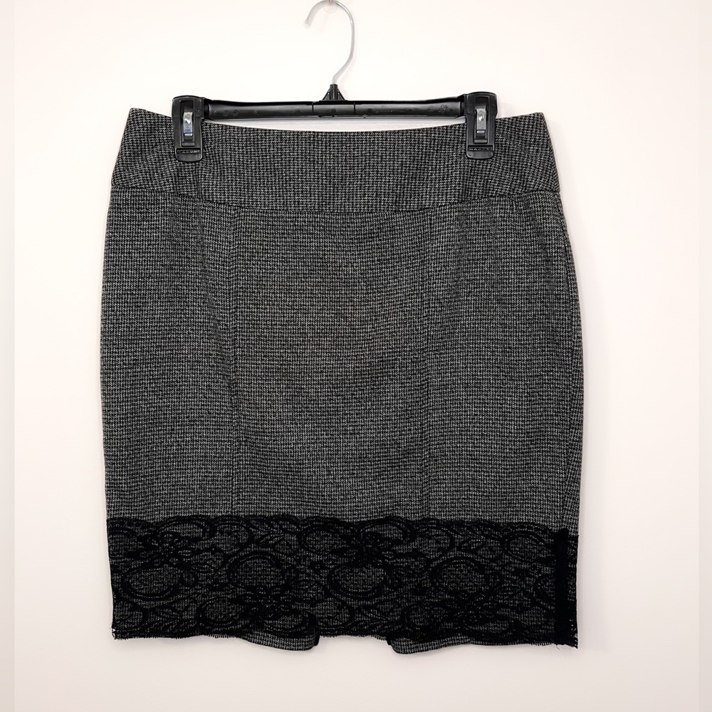 ⭐️$5 Maurices Womens Size 7 / 8 Pencil Skirt | Black Checker Print | Lace | Slit